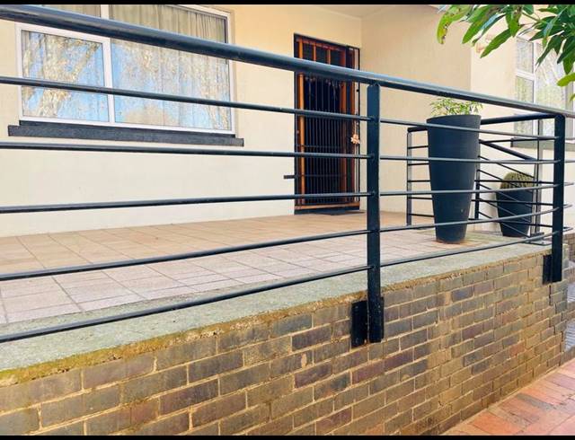 3 BEDROOM HOUSE FOR SALE IN BEZUIDENHOUT VALLEY